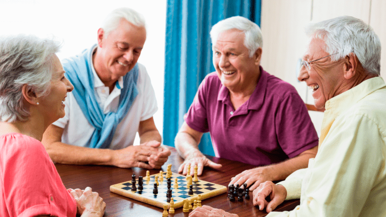 ancianos-jugando-ajedrez